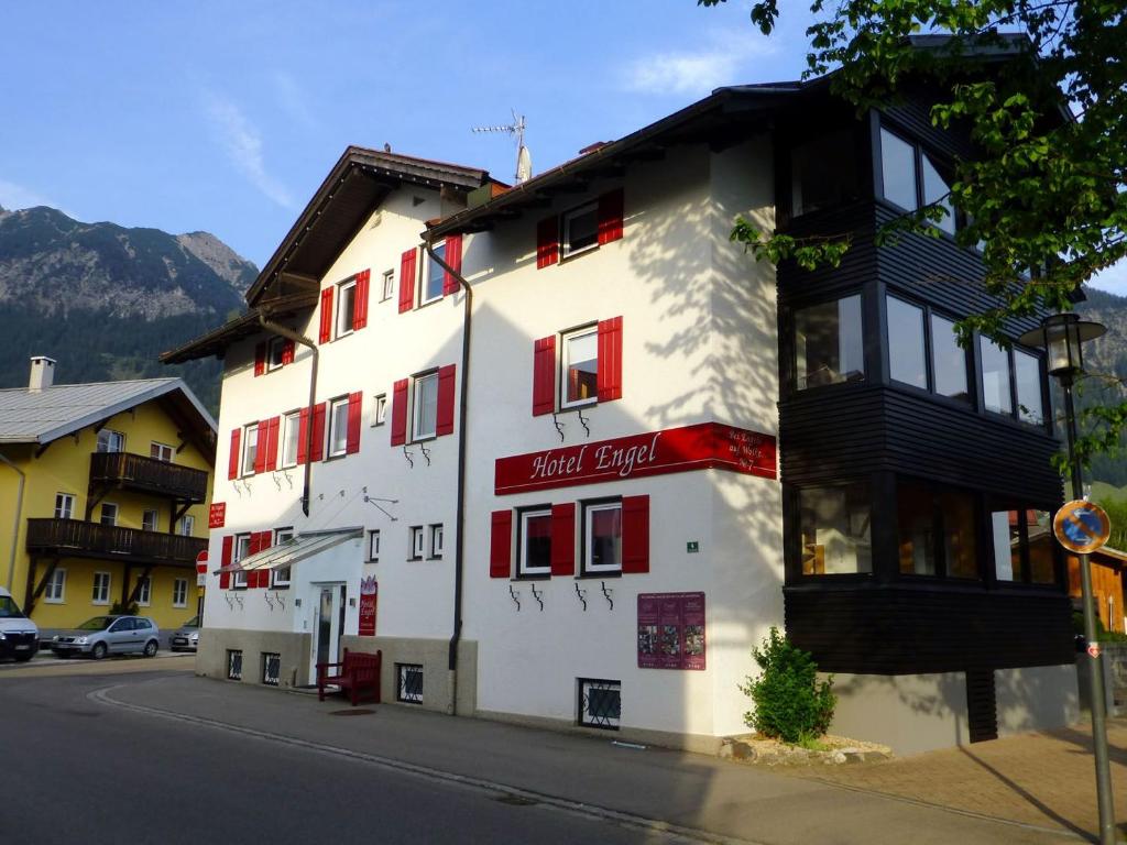 Nespecifikovaný výhled na hory nebo výhled na hory při pohledu z hotelu