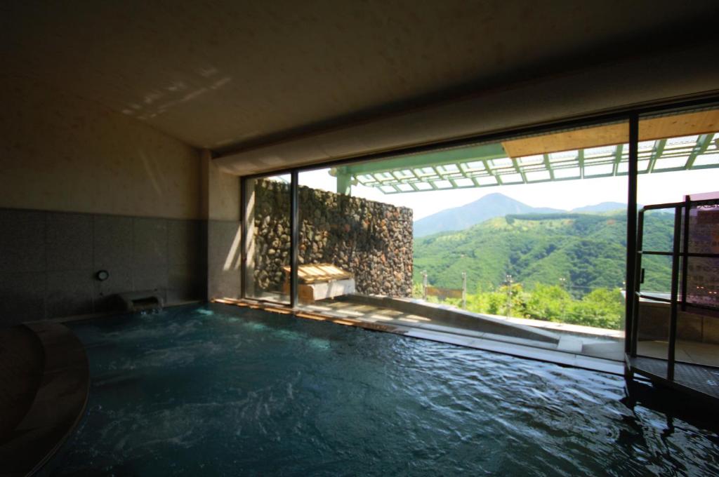 Nespecifikovaný výhled na hory nebo výhled na hory při pohledu z hotelu