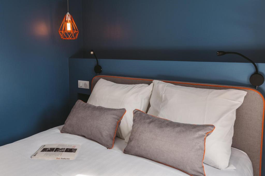 Postel nebo postele na pokoji v ubytování Le Petit Cosy Hôtel