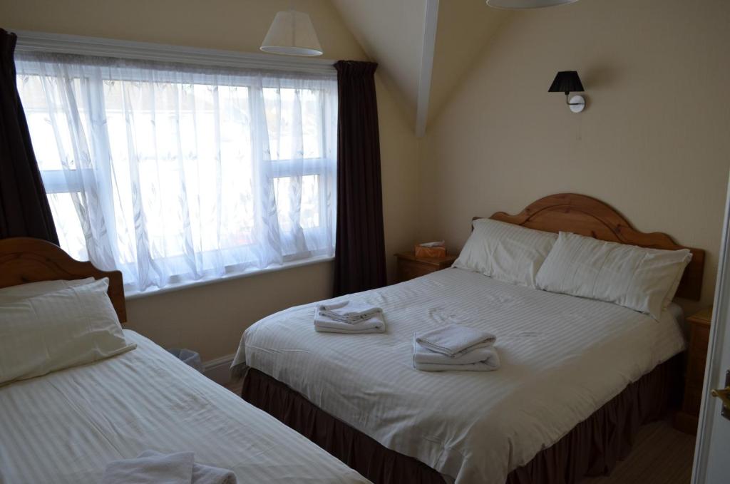 Postel nebo postele na pokoji v ubytování Chandos Premier Folkestone (Channel Tunnel) Hotel