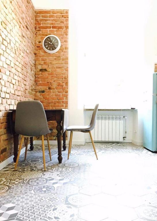 Posedenie v ubytovaní Przestrzenny apartament w centrum Krakowa.