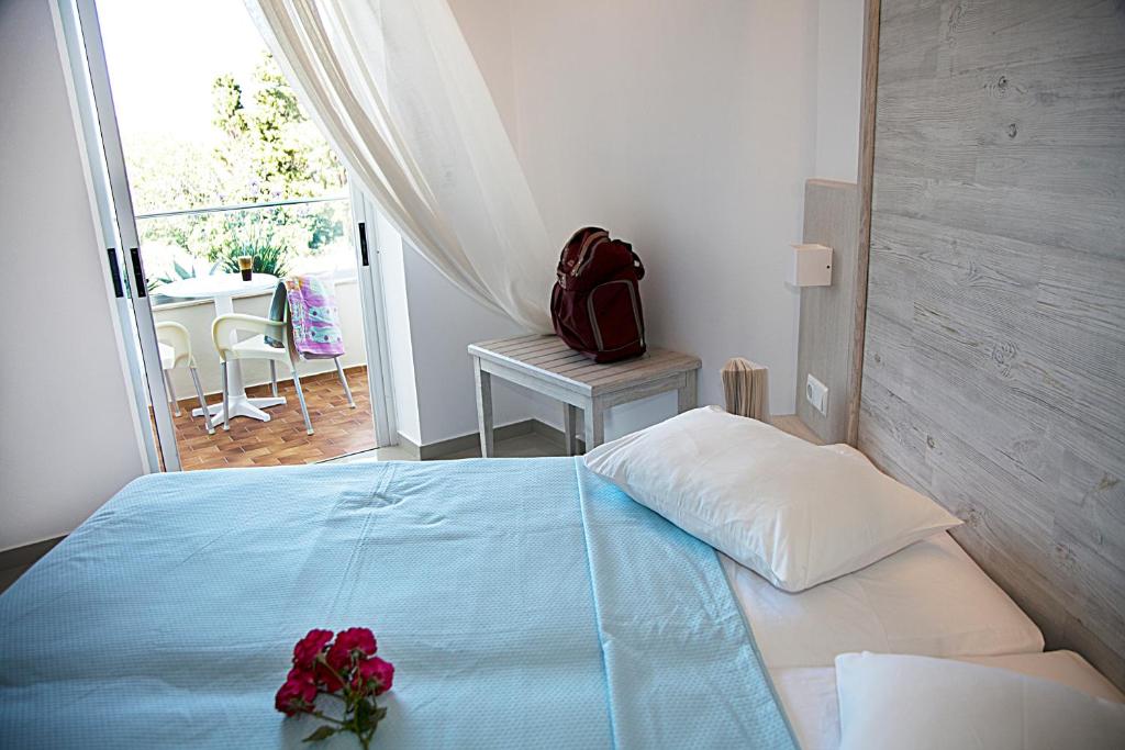 Postel nebo postele na pokoji v ubytování Zeus Hotel