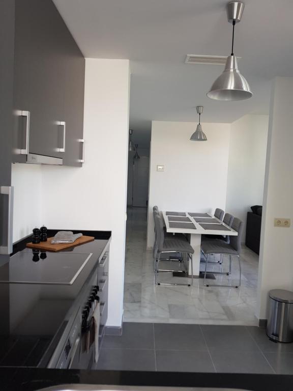 Una cocina o zona de cocina en Luxury and secluded apartment set in Valle Romano