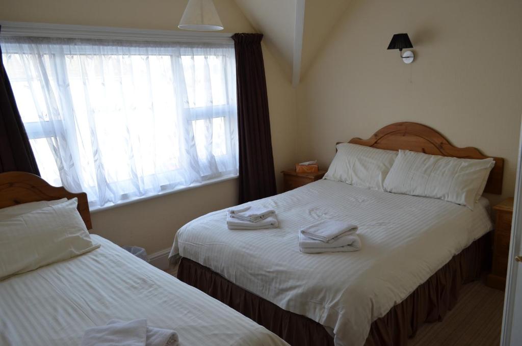Postel nebo postele na pokoji v ubytování Chandos Premier Folkestone (Channel Tunnel) Hotel