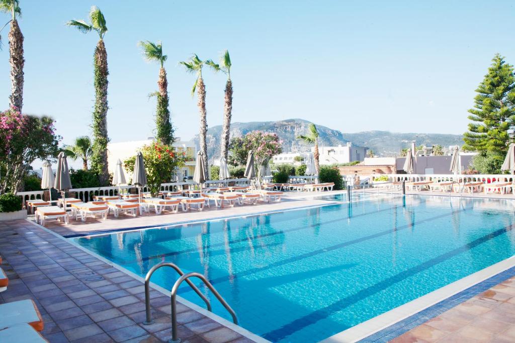 Bazén v ubytování Zeus Hotel nebo v jeho okolí