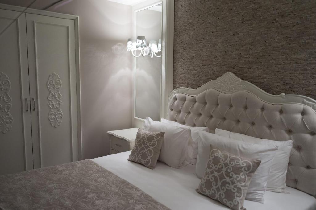 Postel nebo postele na pokoji v ubytování Ena Boutique Hotel & Residences