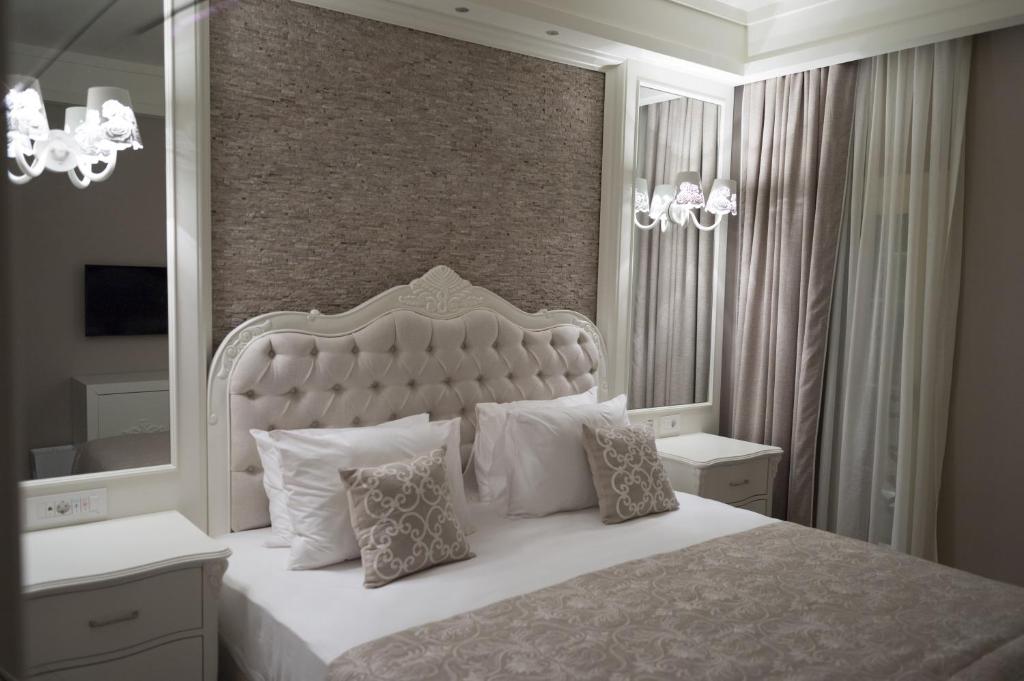 Postel nebo postele na pokoji v ubytování Ena Boutique Hotel & Residences