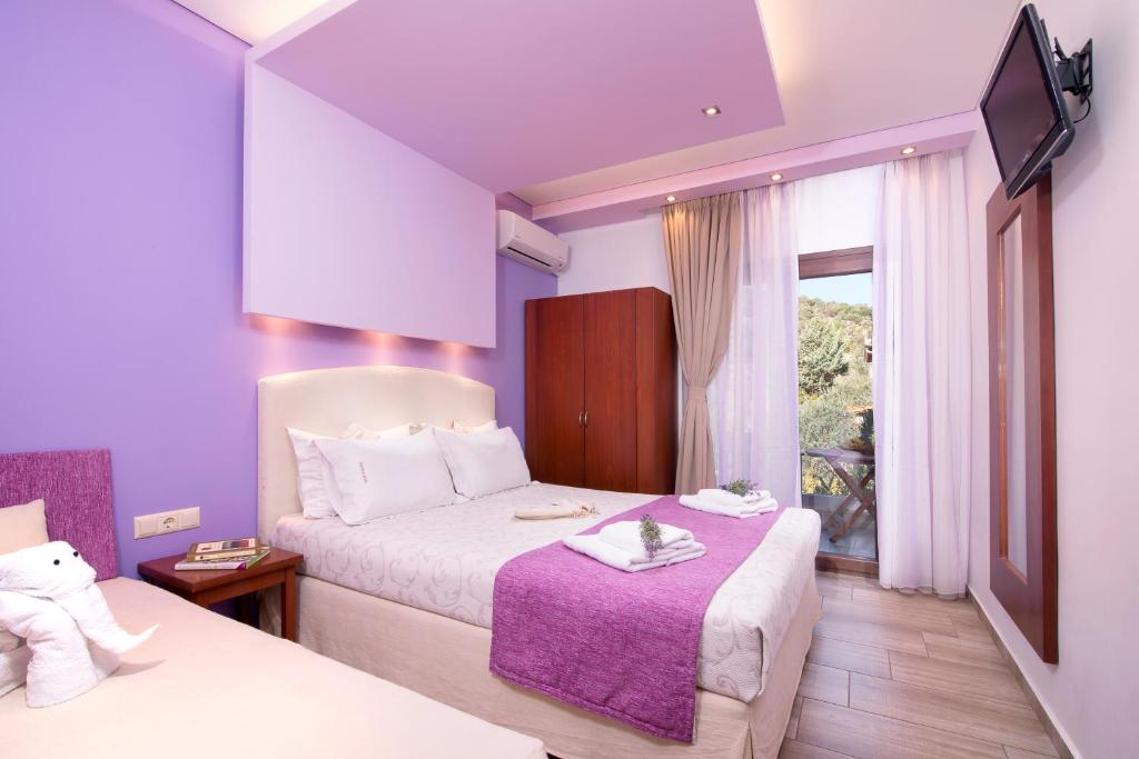 A bed or beds in a room at Studios Apartments Irini Patira