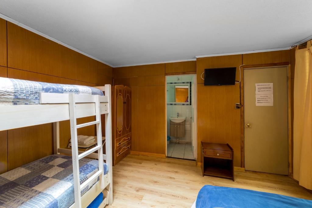 Postel nebo postele na pokoji v ubytování Hostal Caleta Abarca
