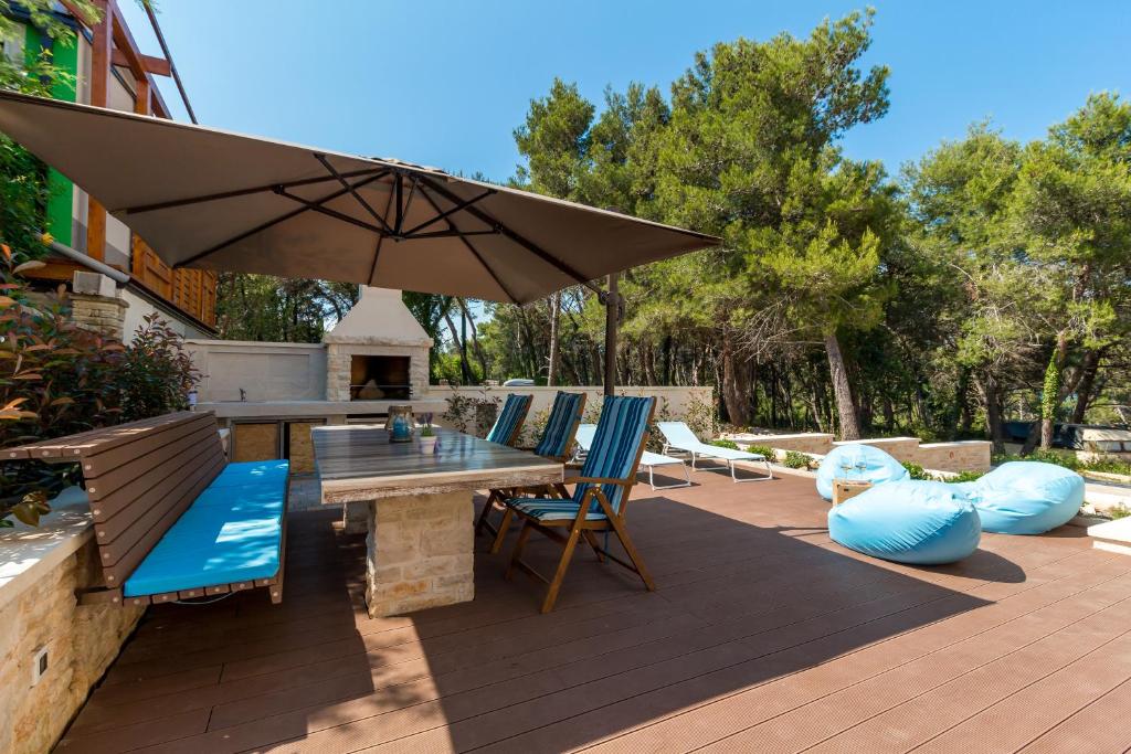 En balkon eller terrasse på Beach House Villa - Ap. 2