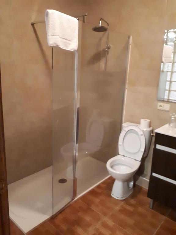 Pension Vilanova - Habitación Cuádruple Con Baño Privado