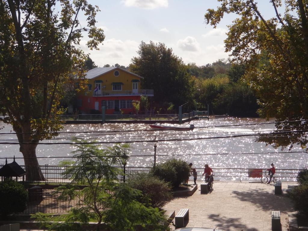 a view of a river with a house in the background at Paseo Victorica al 700 in Tigre