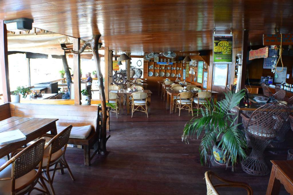 Restaurace v ubytování Captngreggs Dive Resort
