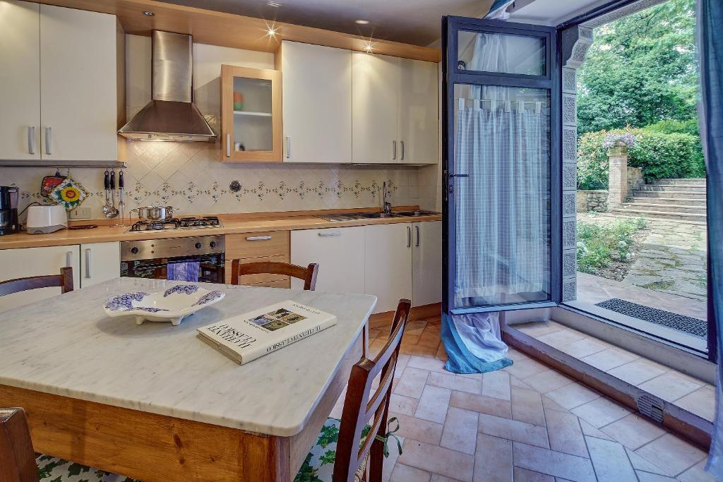 Kuchyňa alebo kuchynka v ubytovaní La Loggetta - Apartments