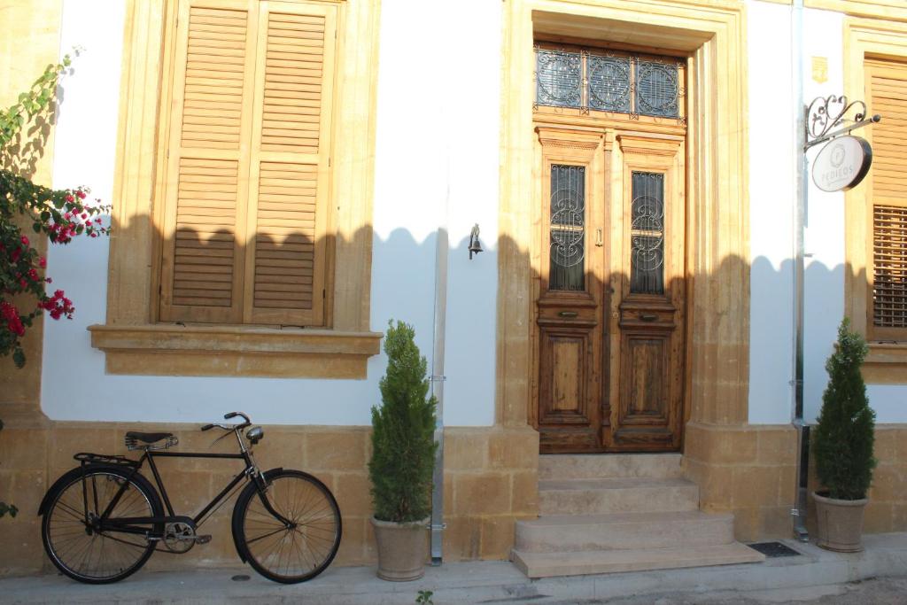 Jízda na kole v ubytování Pedieos Guest House nebo okolí