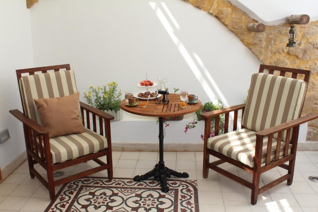 Posezení v ubytování Pedieos Guest House