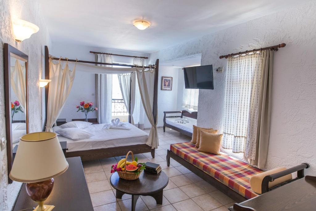 Postel nebo postele na pokoji v ubytování Creta Aquamarine Hotel