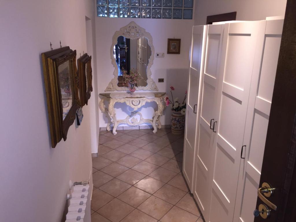 a hallway with a dressing table and a mirror at Casale Del Borgo in Hermada