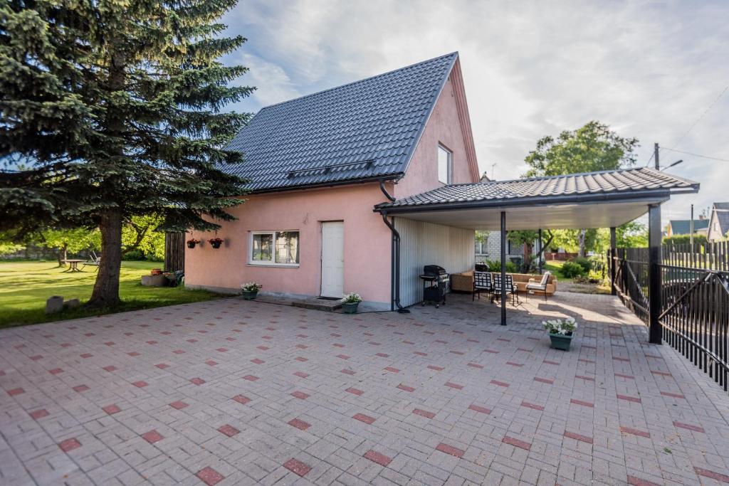 Lubja Holiday House