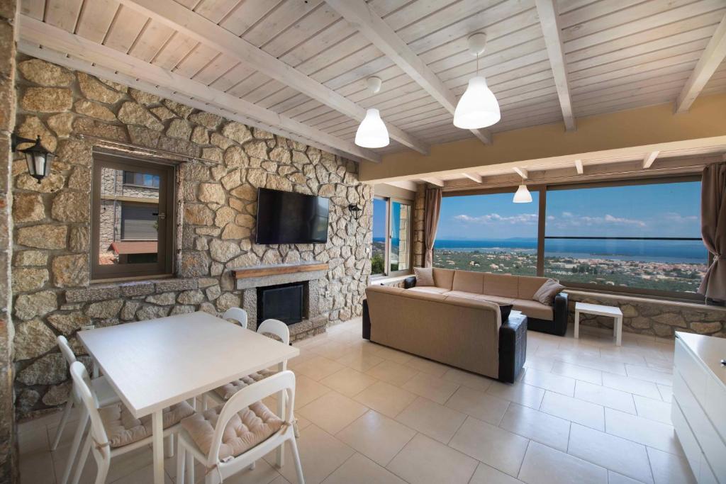 Televízia a/alebo spoločenská miestnosť v ubytovaní Silencio Villas