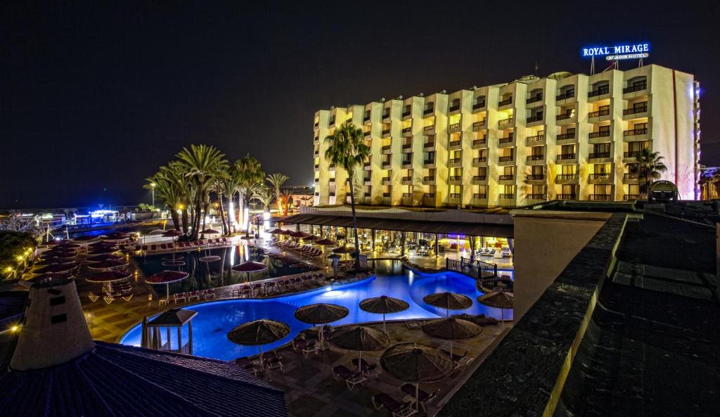 Bazén v ubytování Royal Mirage Agadir nebo v jeho okolí