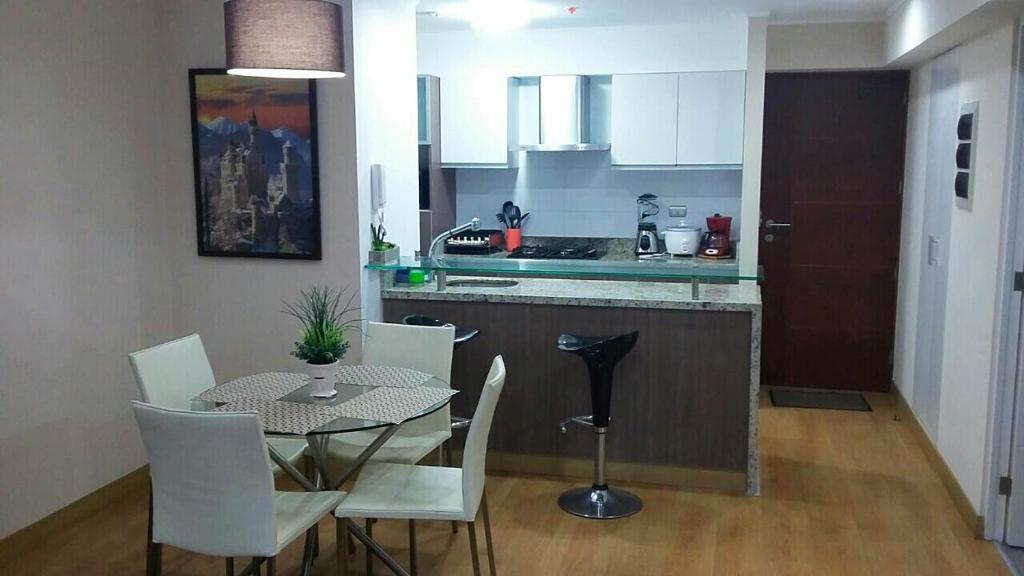 a kitchen and dining room with a table and chairs at MIRAFLORES PARDO Apartamento in Lima