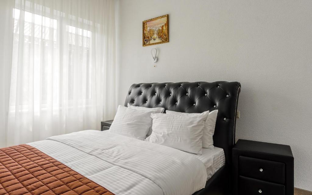 Postel nebo postele na pokoji v ubytování Hotel Sorrento