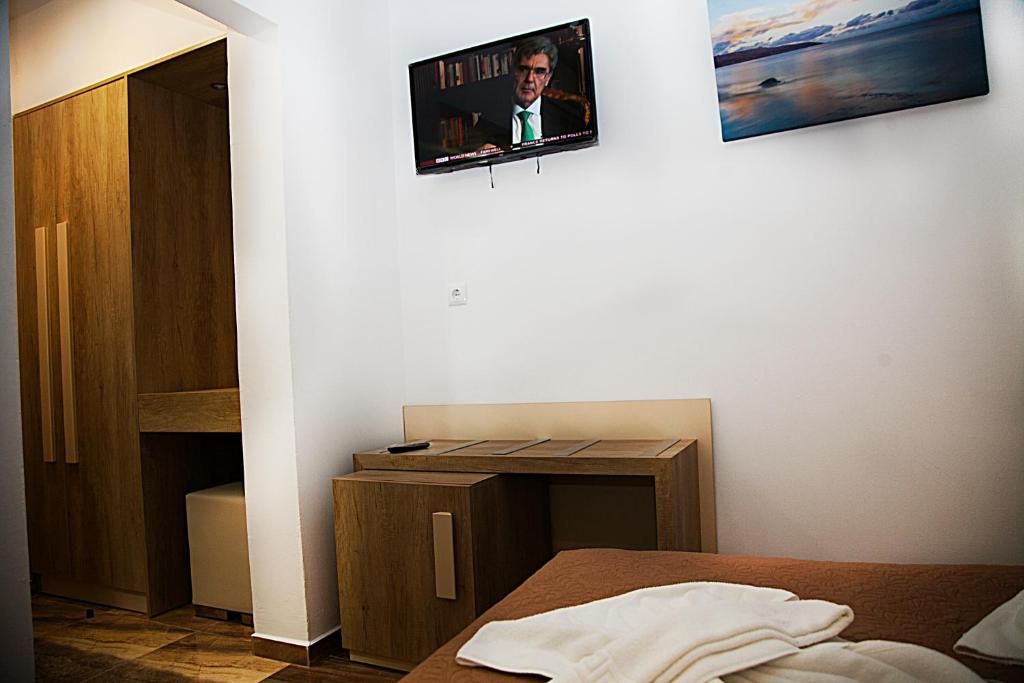 TV a/nebo společenská místnost v ubytování Zeus Hotel