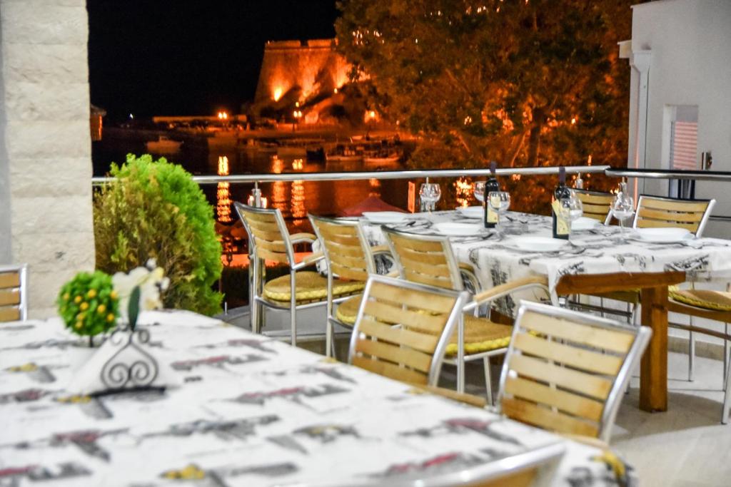 Restaurace v ubytování Mala Plaza