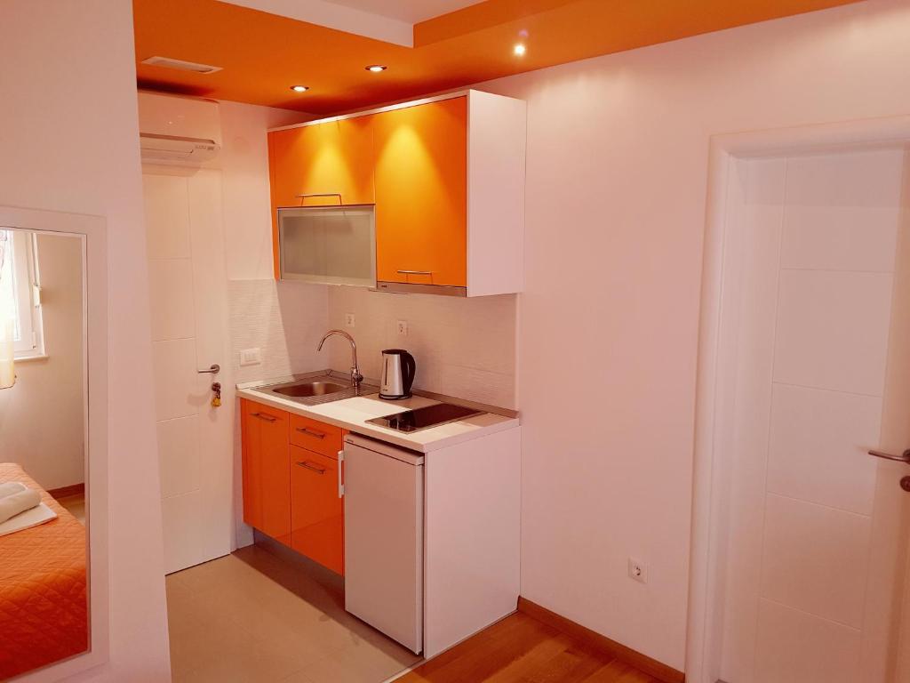 Kuchyň nebo kuchyňský kout v ubytování Villa Grgo Apartments