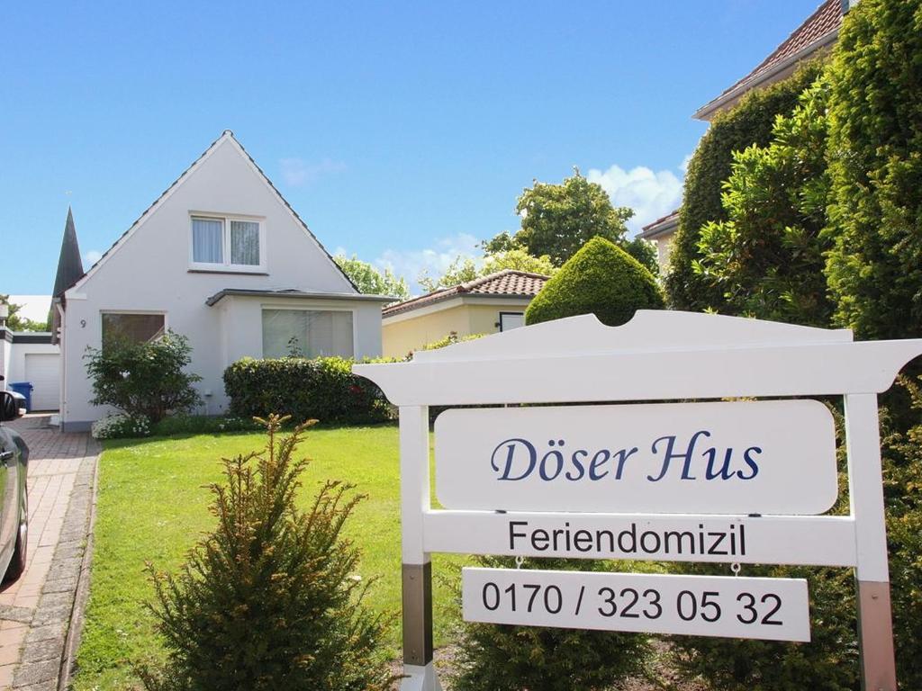 Döser Hus في كوكسهافن: لافته رهن امام المنزل