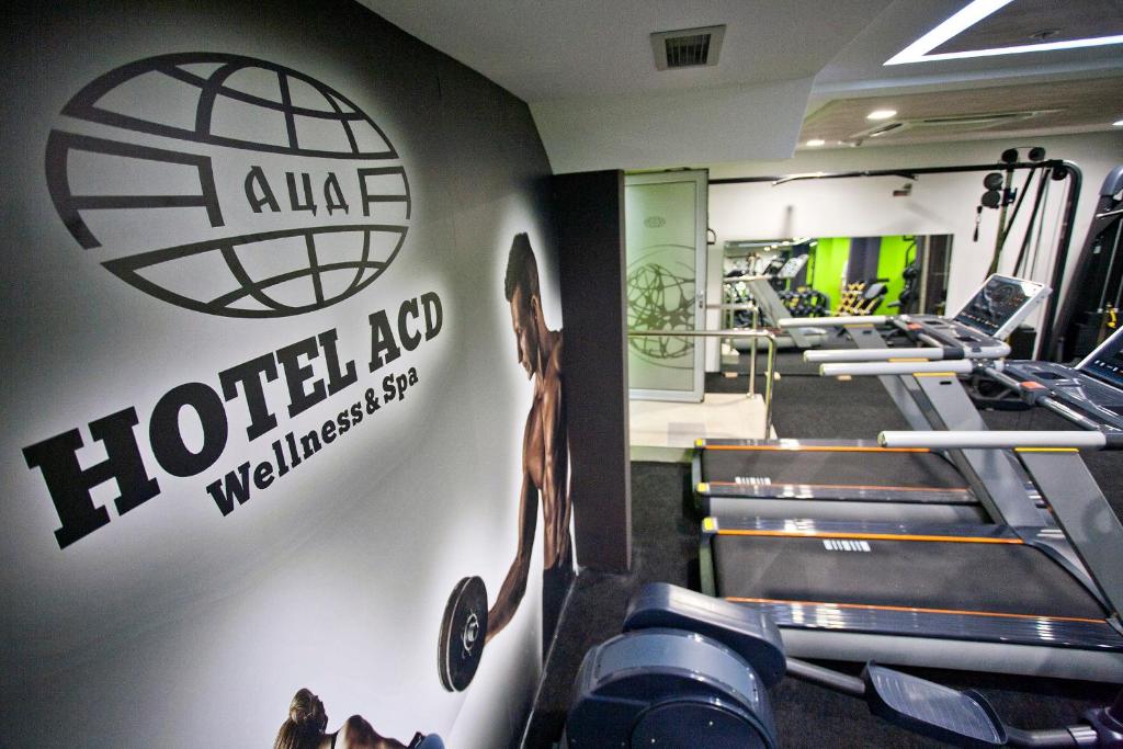 Fitness centrum a/nebo fitness zařízení v ubytování Wellness & Spa Hotel ACD