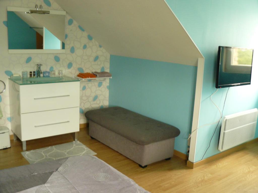 Maison de Charme de La Biette - Standard Double Room With Shared Bathroom