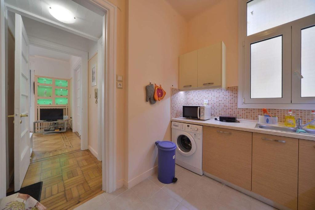 A kitchen or kitchenette at Oasis veranda under columns.Kolonaki embassy area.