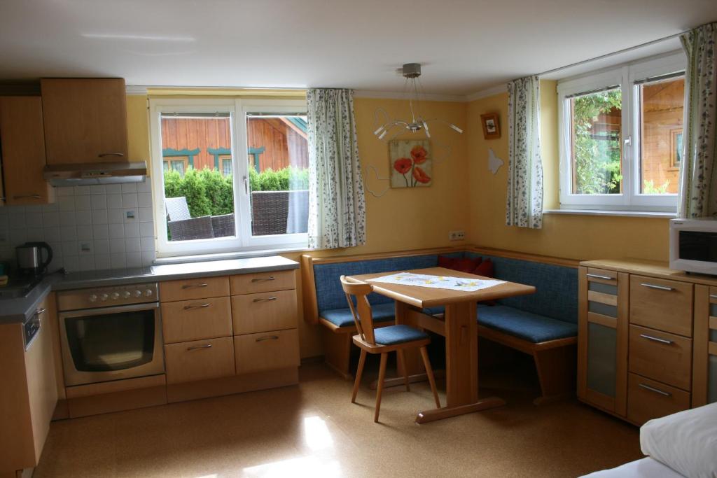Kuchyň nebo kuchyňský kout v ubytování Haus Bergliebe