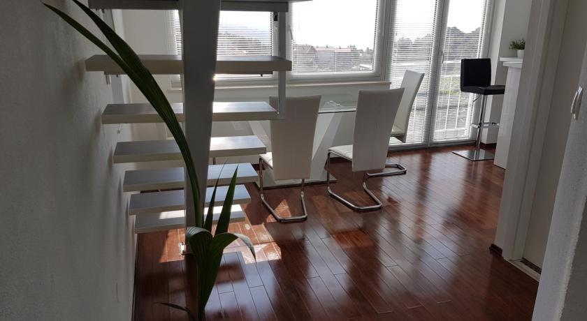 Penthouse Jacuzzi & Pool Luxury Apartments - 11