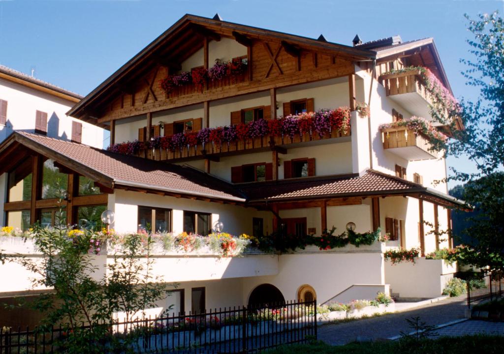 Budynek, w którym mieści się aparthotel