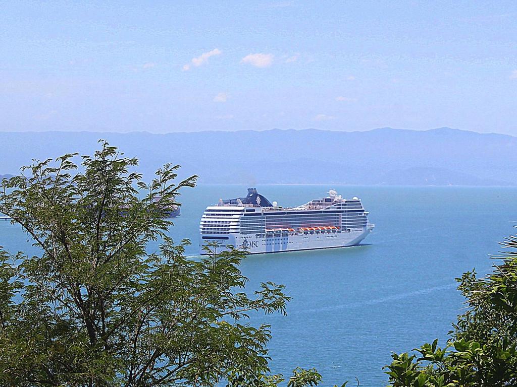  Azur Guesthouse
