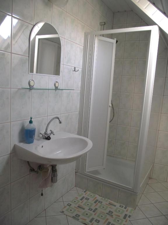 Koupelna v ubytování Radek Vendégház és Apartman
