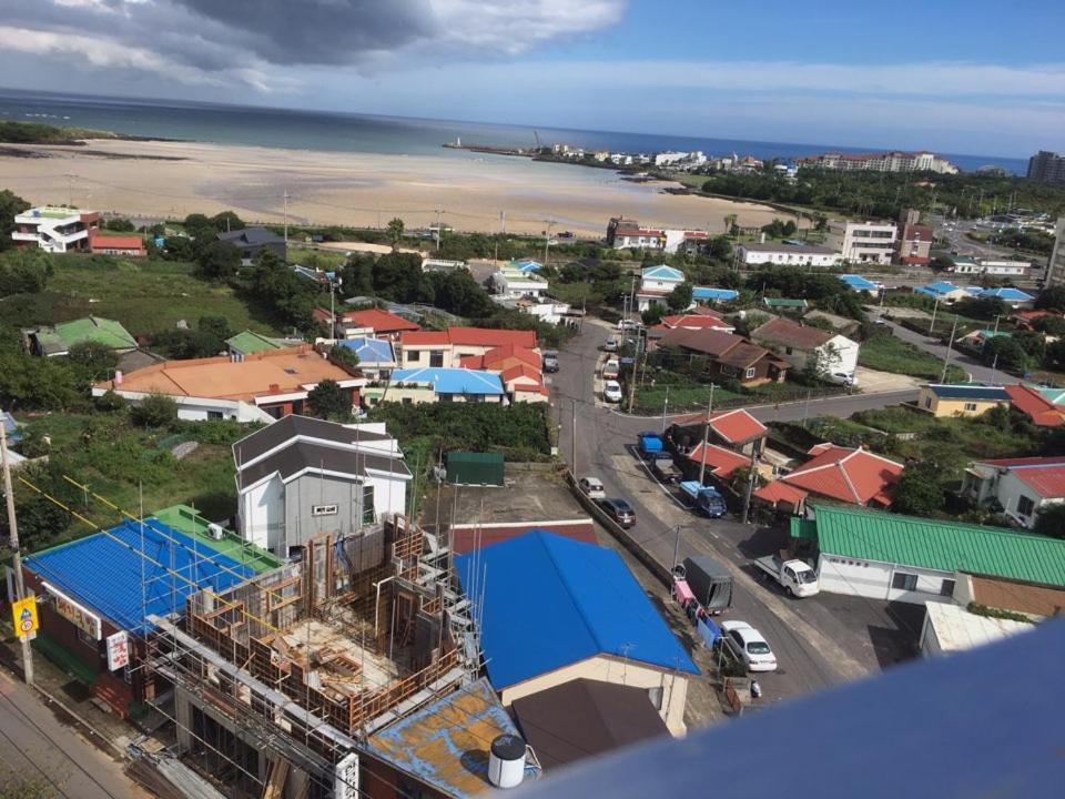 Nespecifikovaný výhled na moře nebo výhled na moře při pohledu z hotelu