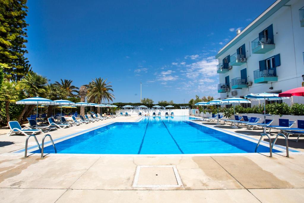 Bazén v ubytování Hotel Tourist nebo v jeho okolí