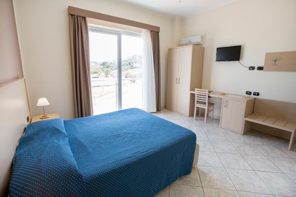 Postel nebo postele na pokoji v ubytování Hotel Tourist