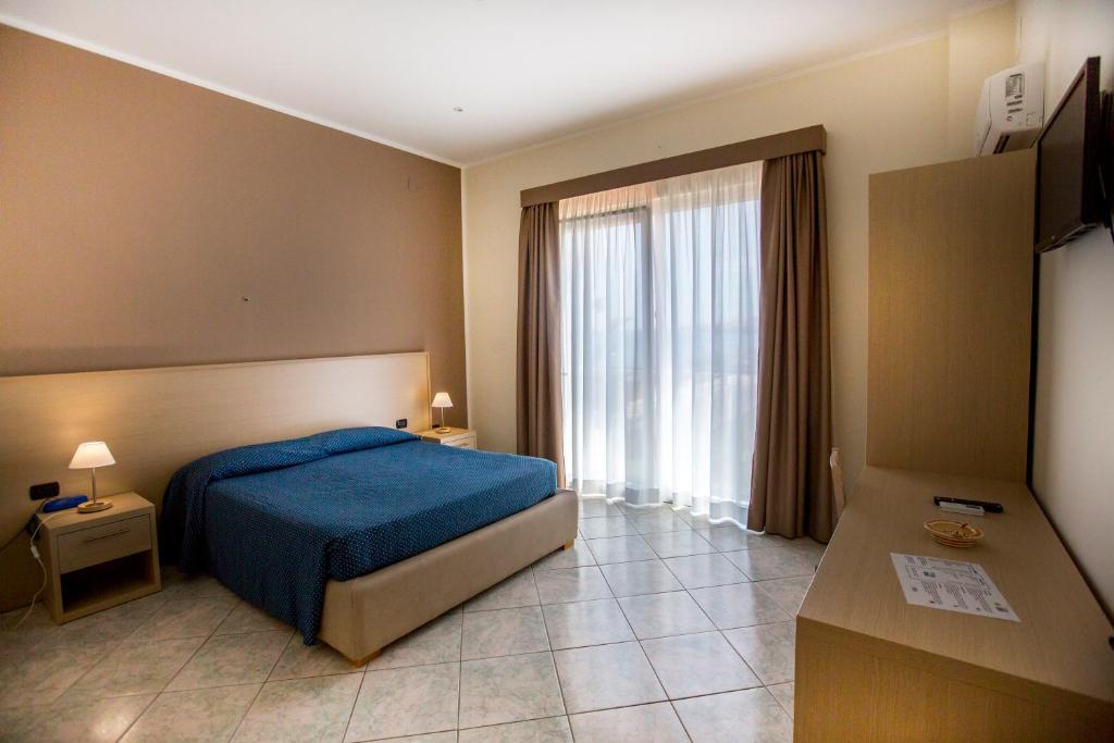 Postel nebo postele na pokoji v ubytování Hotel Tourist