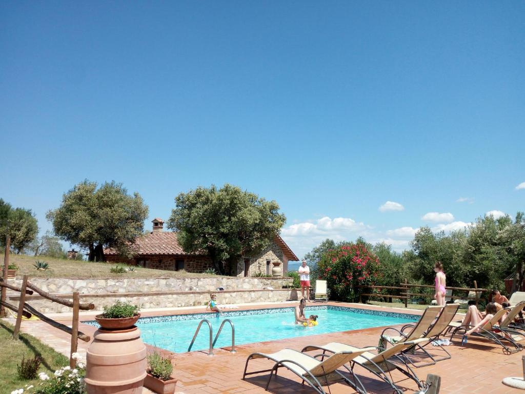 Bazén v ubytování Podere Schioppello Casale con appartamenti privati nebo v jeho okolí