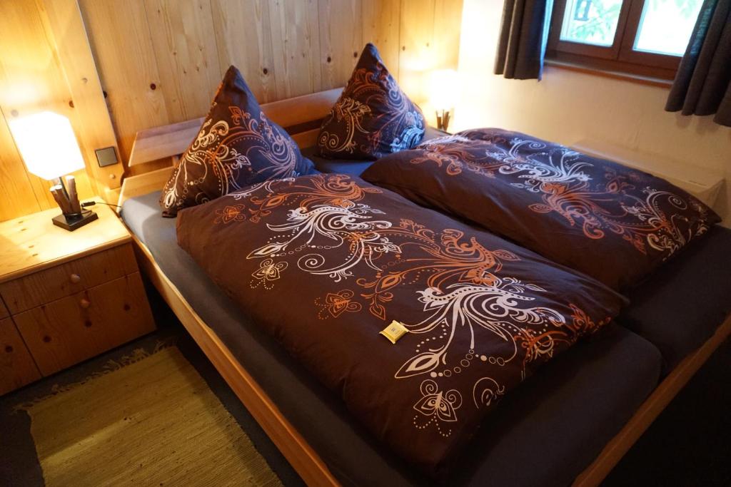 Postel nebo postele na pokoji v ubytování Ferienwohnungen im Blockhaus Metzler