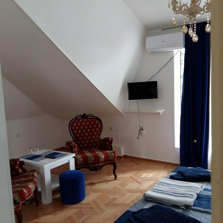 TV a/nebo společenská místnost v ubytování Hotel Renesans