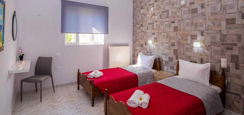 A bed or beds in a room at Ostria Apartments