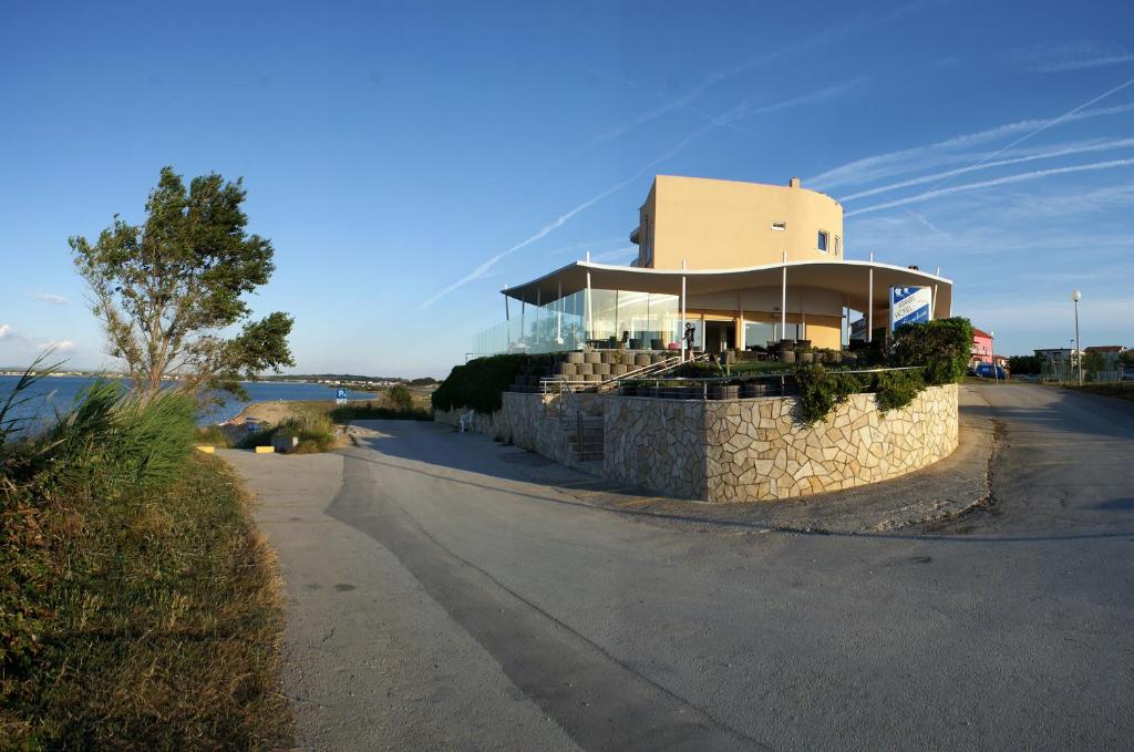 Gambar di galeri bagi Apartments & Restaurant Condura Croatica Nin-Sabunike di Nin