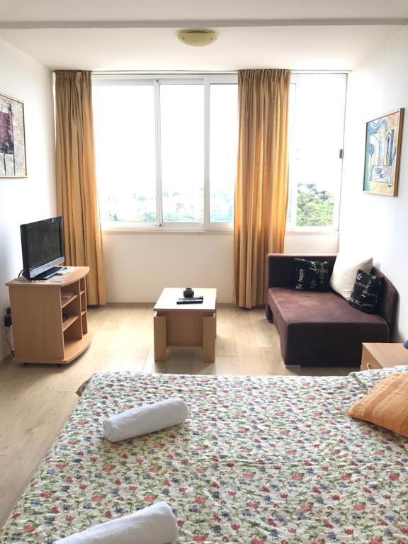 Khu vực ghế ngồi tại Studio The Sun