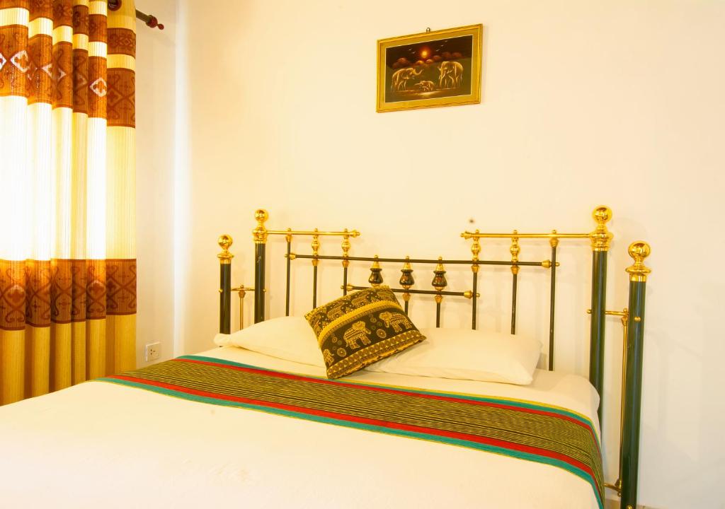 Postel nebo postele na pokoji v ubytování Kandy Riverside Villa
